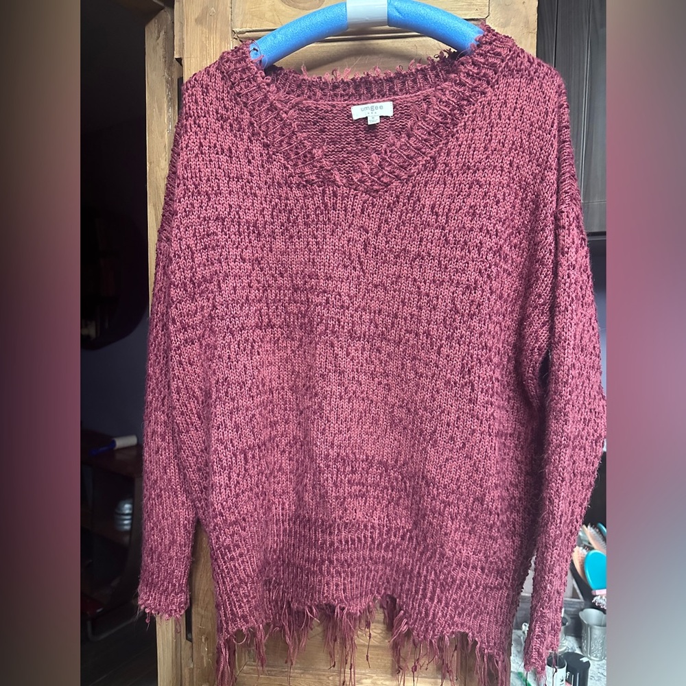 Umgee distressed maroon sweater medium super soft v neck